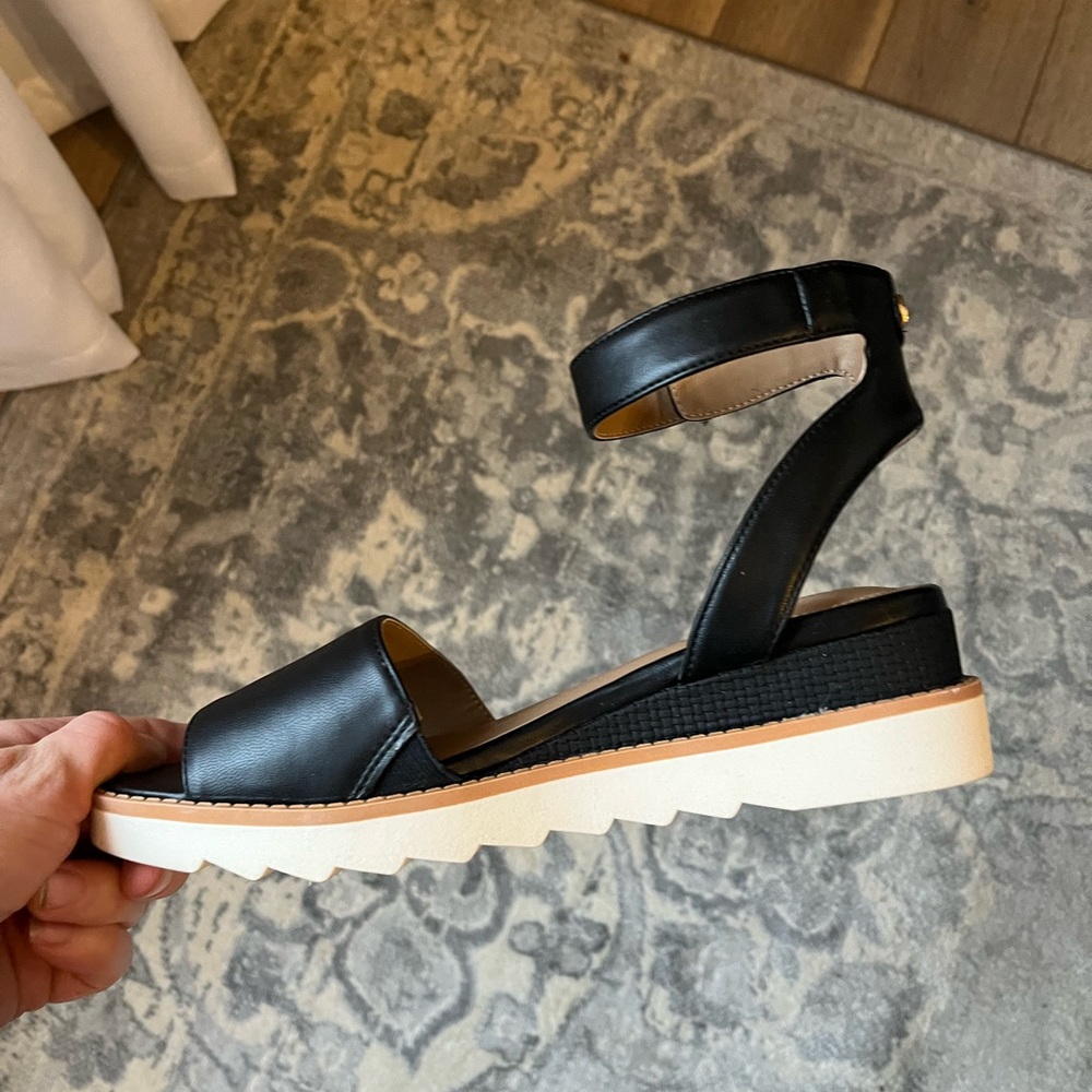 NWT Giani Bernini Memory Foam Sandal